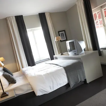 Hotel De 3*